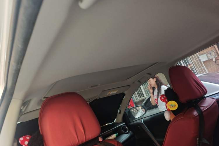 Used Toyota RAV4 2019 2.0L CVT Two-Wheel Drive Fashion X Limited Edition China VI Standard Headliner
