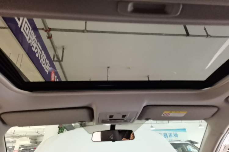 Used Toyota RAV4 2019 2.0L CVT Two-Wheel Drive Luxury Version China VI Standard Headliner