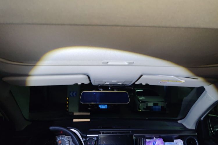 Used Toyota RAV4 2019 2.0L CVT Two-Wheel Drive Luxury Version China VI Standard Headliner