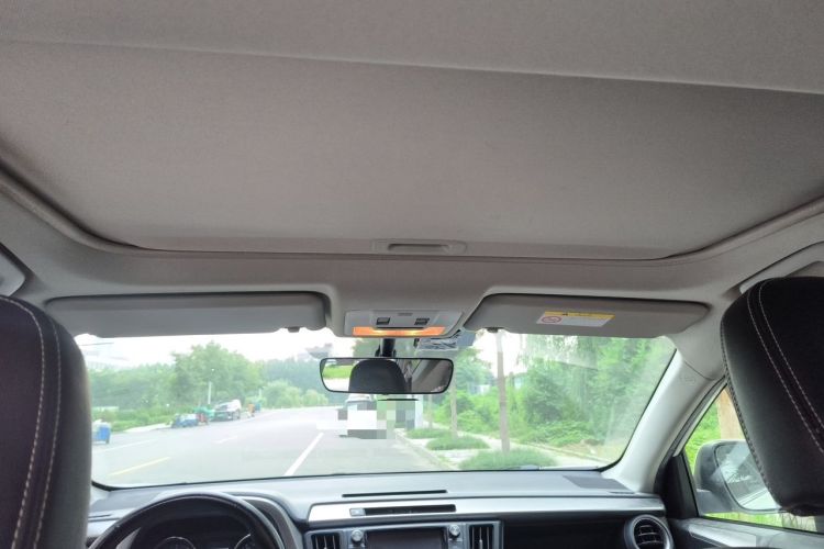 Used Toyota RAV4 2019 2.0L CVT Two-Wheel Drive Comfort Edition China VI Standard Headliner