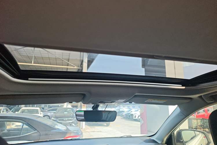 Used Toyota RAV4 2019 2.0L CVT Two-Wheel Drive Fashion X Limited Edition China VI Standard Headliner