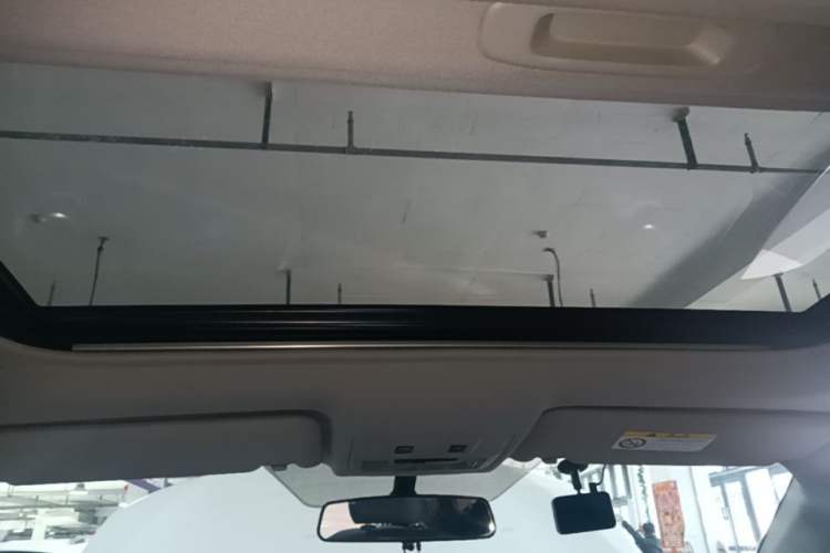 Used Toyota RAV4 2019 2.0L CVT Two-Wheel Drive Luxury Version China VI Standard Headliner