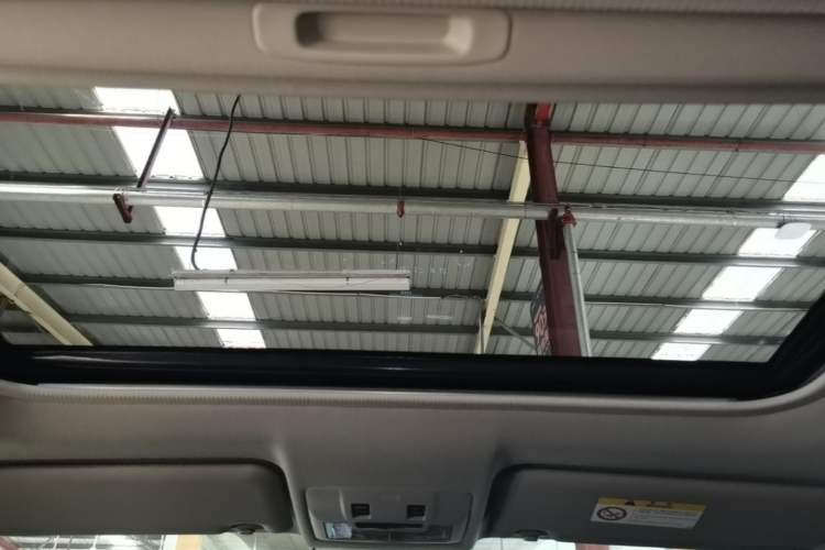 Used Toyota RAV4 2019 2.0L CVT Two-Wheel Drive Fashion X Limited Edition China VI Standard Headliner