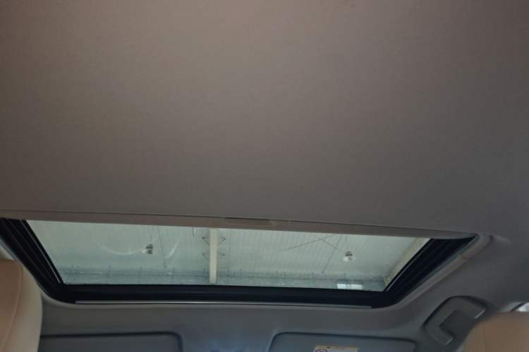 Used Toyota RAV4 2019 2.0L CVT Two-Wheel Drive Luxury Version China VI Standard Headliner