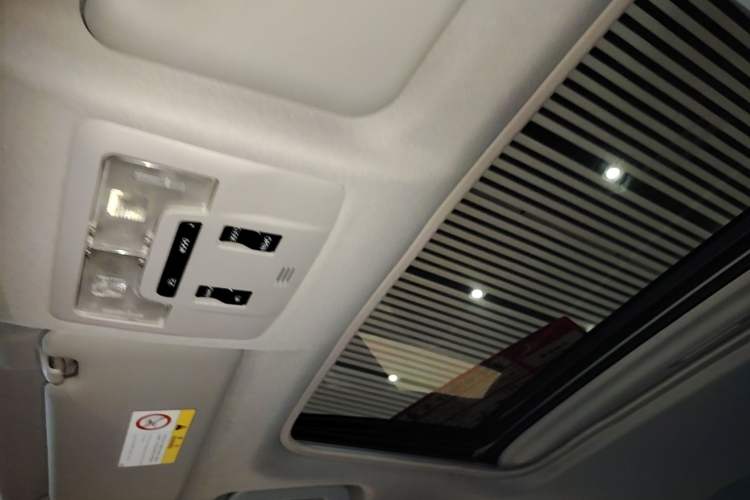 Used Toyota RAV4 2019 2.0L CVT Two-Wheel Drive Pioneer Edition China VI Standard Headliner