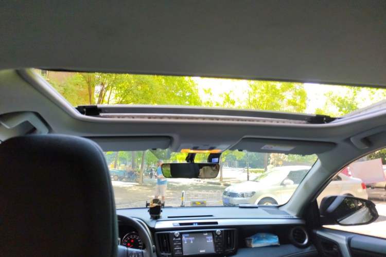 Used Toyota RAV4 2019 2.0L CVT Two-Wheel Drive Fashion X Limited Edition China V Standard Headliner