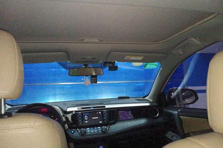 Used Toyota RAV4 2019 2.0L CVT Two-Wheel Drive Luxury Version China VI Standard Headliner