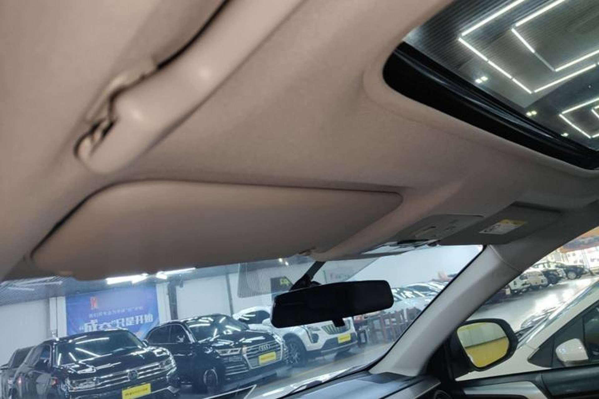 Used Toyota RAV4 2019 2.0L CVT Two-Wheel Drive Pioneer Edition China VI Standard Headliner