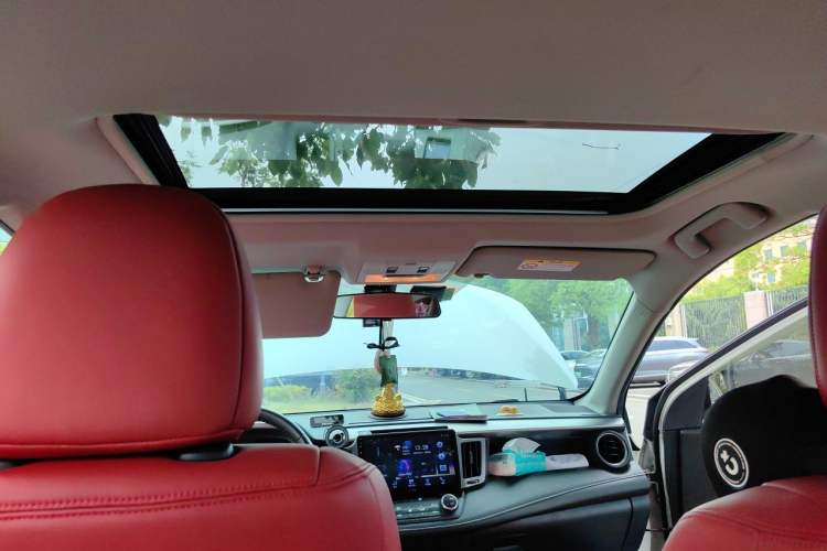 Used Toyota RAV4 2019 2.0L CVT Two-Wheel Drive Pioneer Edition China V Standard Headliner