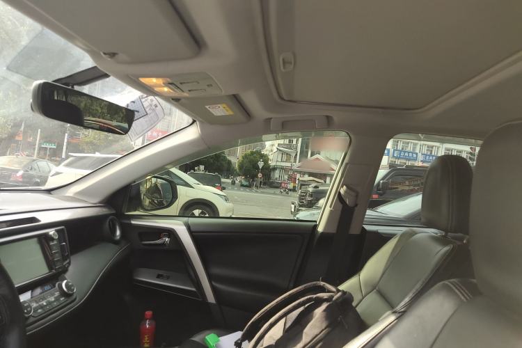 Used Toyota RAV4 2019 2.0L CVT Two-Wheel Drive ZhiShang Version China VI Standard Headliner