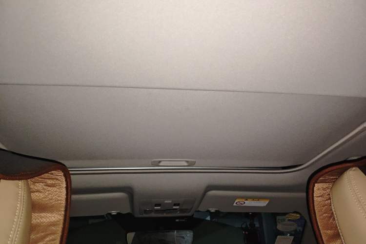 Used Toyota RAV4 2019 2.0L CVT Two-Wheel Drive Fashion X Limited Edition China V Standard Headliner