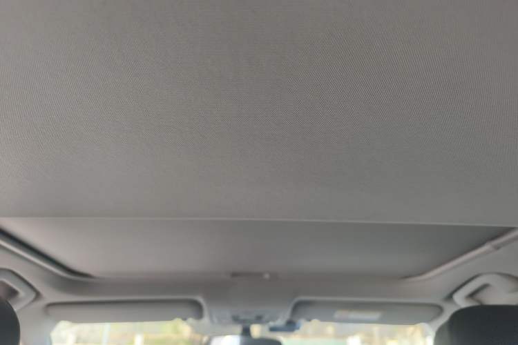 Used Toyota RAV4 2019 2.0L CVT Two-Wheel Drive Luxury Version China VI Standard
