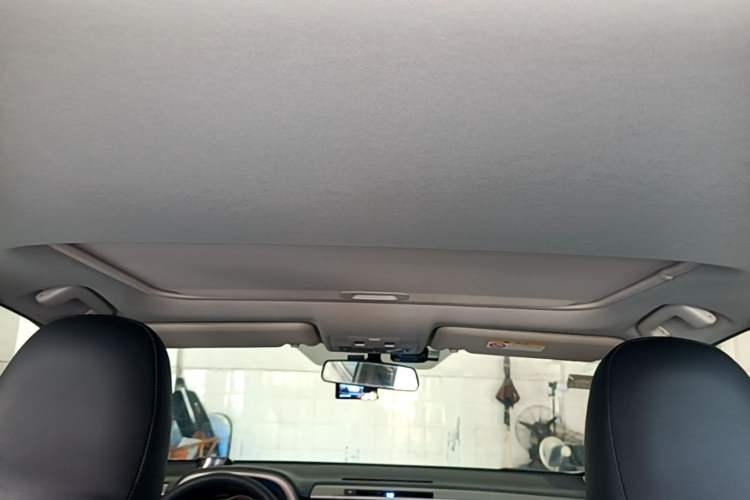 Used Toyota RAV4 2019 2.0L CVT Two-Wheel Drive Luxury Version China VI Standard Headliner