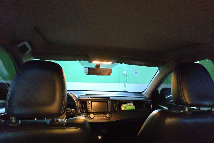 Used Toyota RAV4 2019 2.0L CVT Two-Wheel Drive ZhiShang Version China VI Standard Headliner