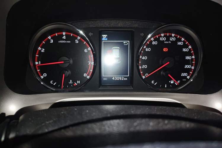 Used Toyota RAV4 2019 2.0L CVT Two-Wheel Drive ZhiShang Version China VI Standard Instrument Cluster