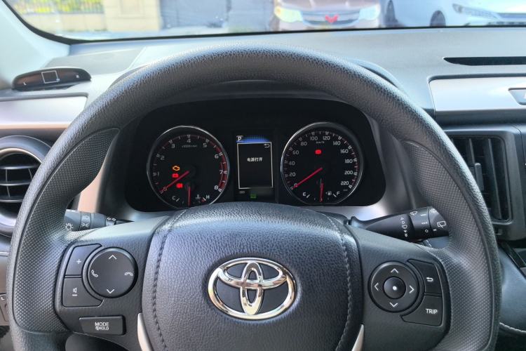 Used Toyota RAV4 2019 2.0L CVT Two-Wheel Drive Fashion X Limited Edition China VI Standard Instrument Cluster