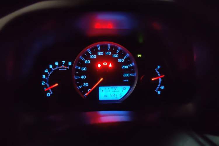 Used Toyota RAV4 2019 2.0L CVT Two-Wheel Drive Luxury Version China VI Standard Instrument Cluster