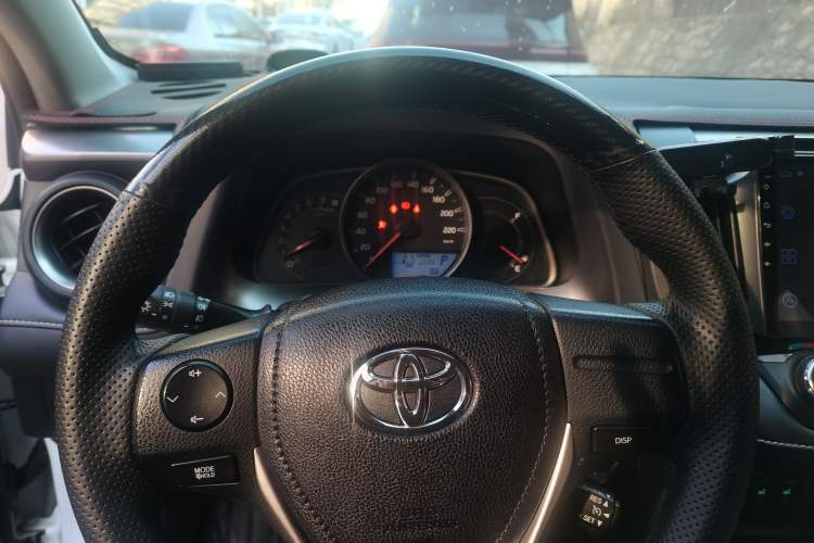 Used Toyota RAV4 2019 2.0L CVT Two-Wheel Drive Comfort Edition China VI Standard Instrument Cluster