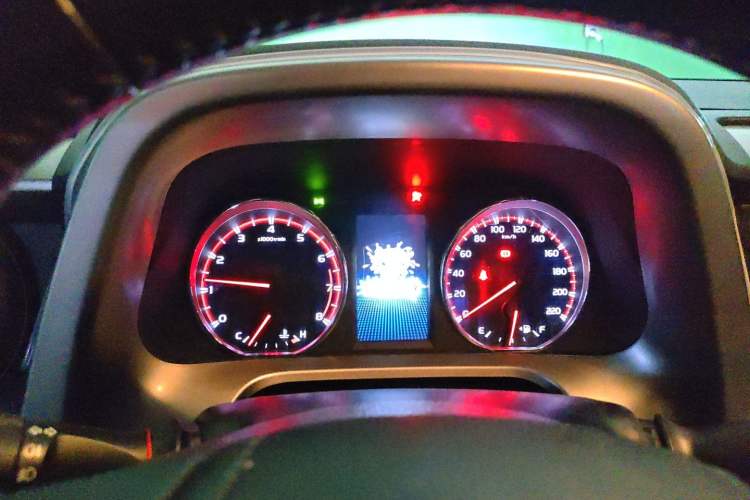 Used Toyota RAV4 2019 2.0L CVT Two-Wheel Drive ZhiShang Version China VI Standard Instrument Cluster