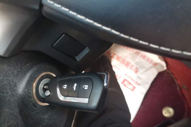 Used Toyota RAV4 2019 2.0L CVT Two-Wheel Drive Pioneer Edition China VI Standard Interior 1