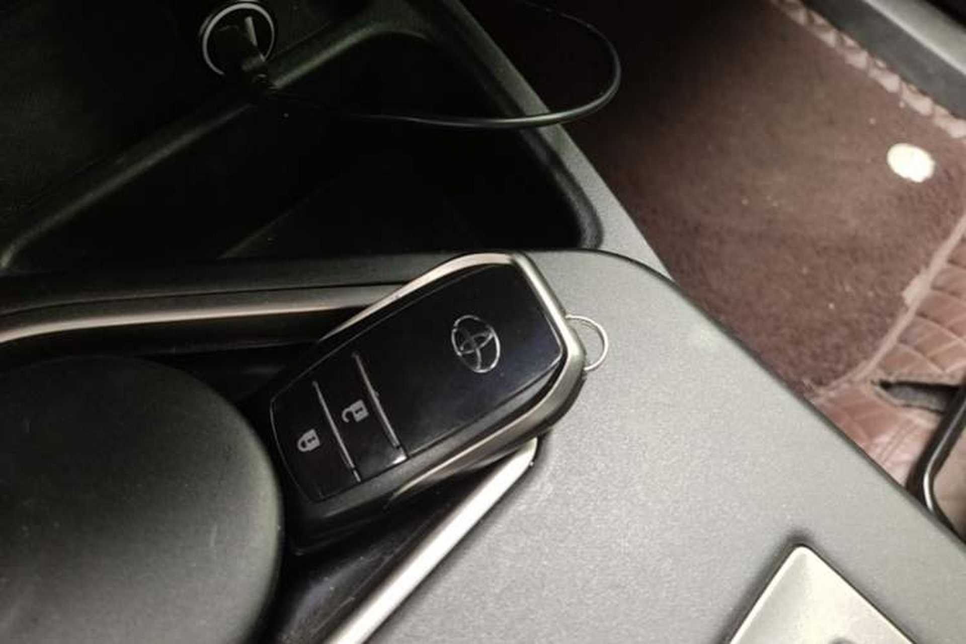 Used Toyota RAV4 2019 2.0L CVT Two-Wheel Drive ZhiShang Version China VI Standard Interior 1