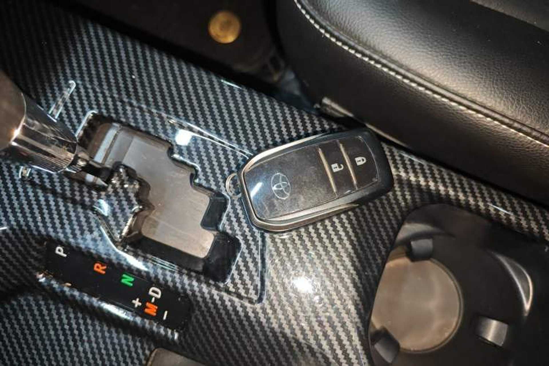 Used Toyota RAV4 2019 2.0L CVT Two-Wheel Drive Luxury Version China VI Standard Interior 1