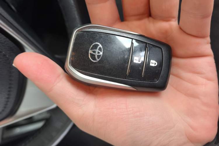 Used Toyota RAV4 2019 2.0L CVT Two-Wheel Drive ZhiShang Version China VI Standard Interior 1