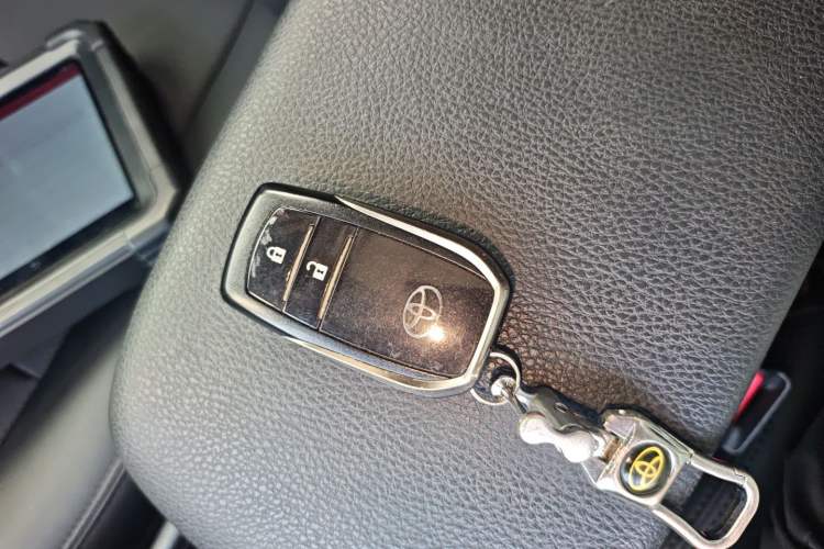 Used Toyota RAV4 2019 2.0L CVT Two-Wheel Drive Fashion X Limited Edition China VI Standard Interior 1