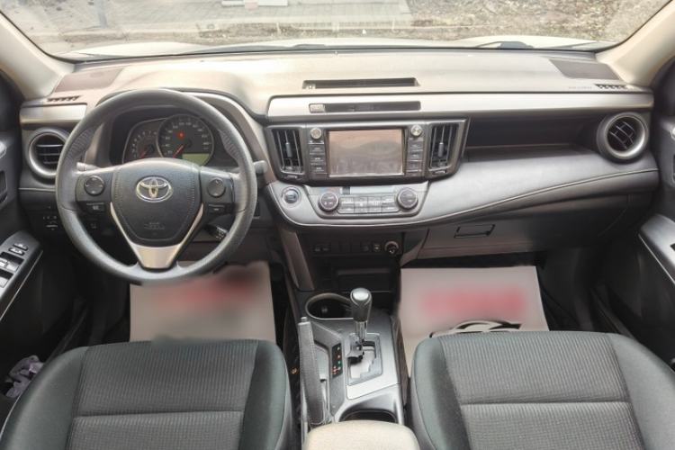 Used Toyota RAV4 2019 2.0L CVT Two-Wheel Drive Luxury Version China VI Standard Interior 1