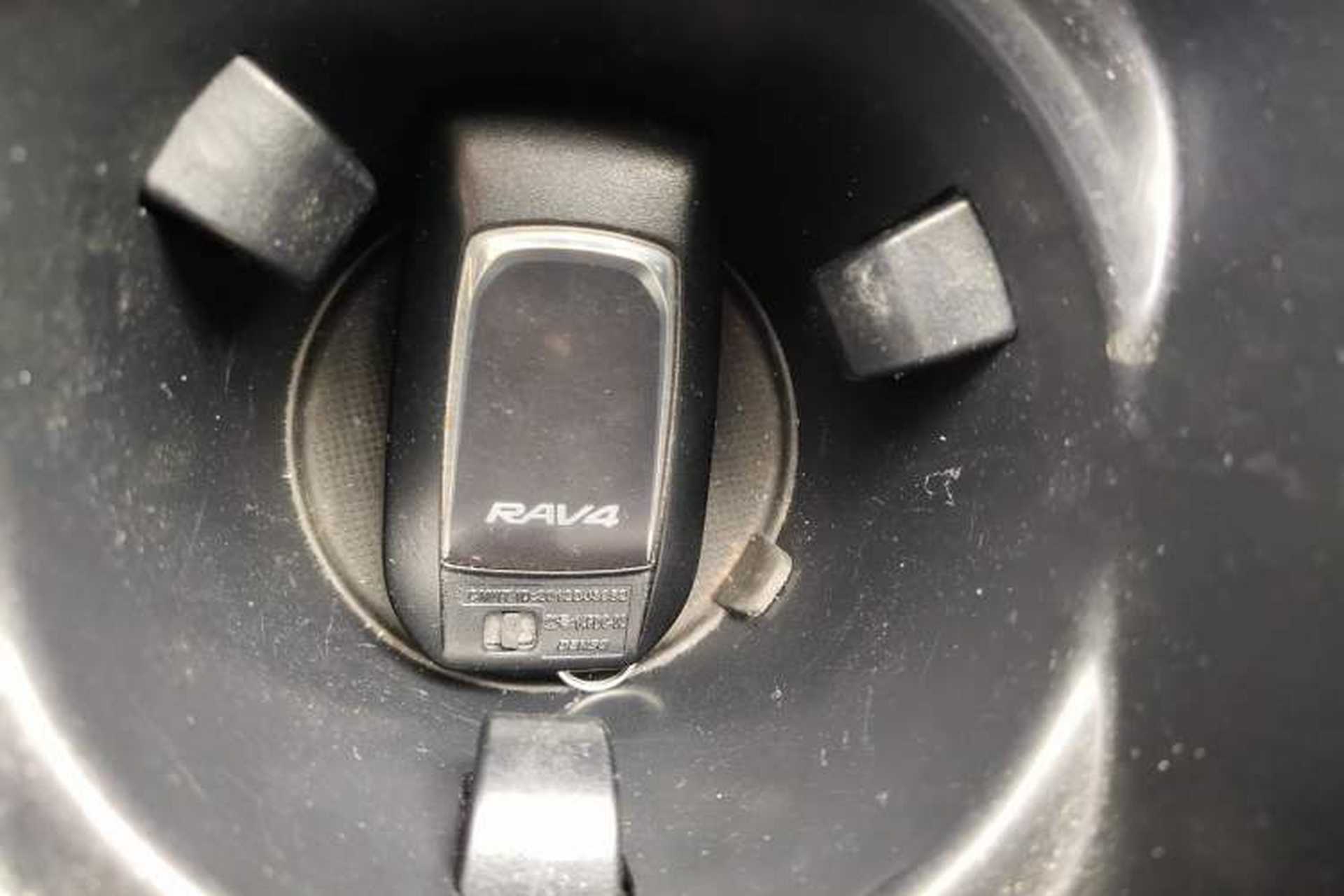 Used Toyota RAV4 2019 2.0L CVT Two-Wheel Drive ZhiShang Version China VI Standard Interior 1