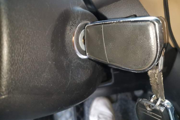 Used Toyota RAV4 2019 2.0L CVT Two-Wheel Drive Urban Edition China VI Standard Interior 1