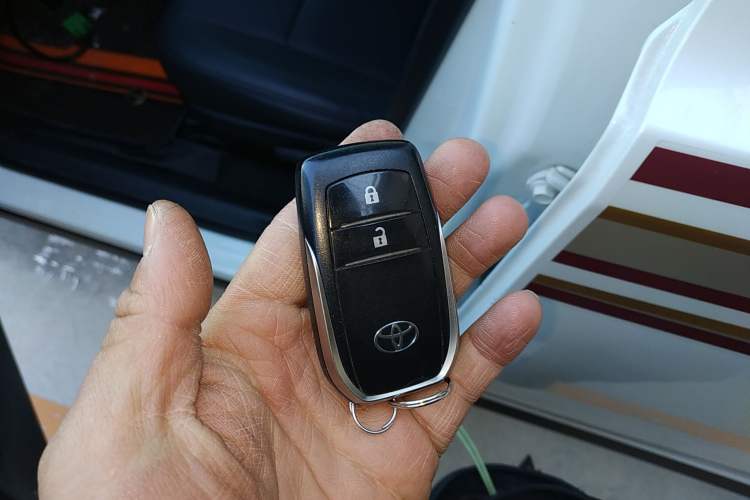 Used Toyota RAV4 2019 2.0L CVT Two-Wheel Drive Comfort Edition China VI Standard Interior 1