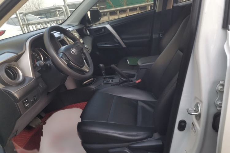 Used Toyota RAV4 2019 2.0L CVT Two-Wheel Drive Pioneer Edition China VI Standard Interior 2