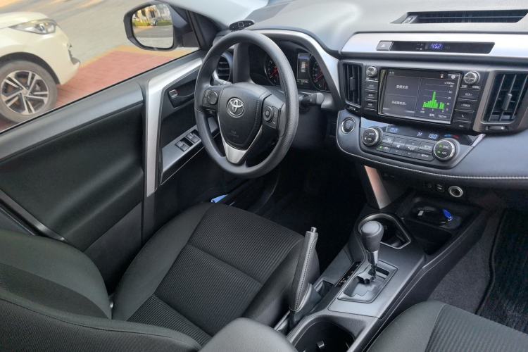 Used Toyota RAV4 2019 2.0L CVT Two-Wheel Drive Fashion X Limited Edition China VI Standard Interior 2