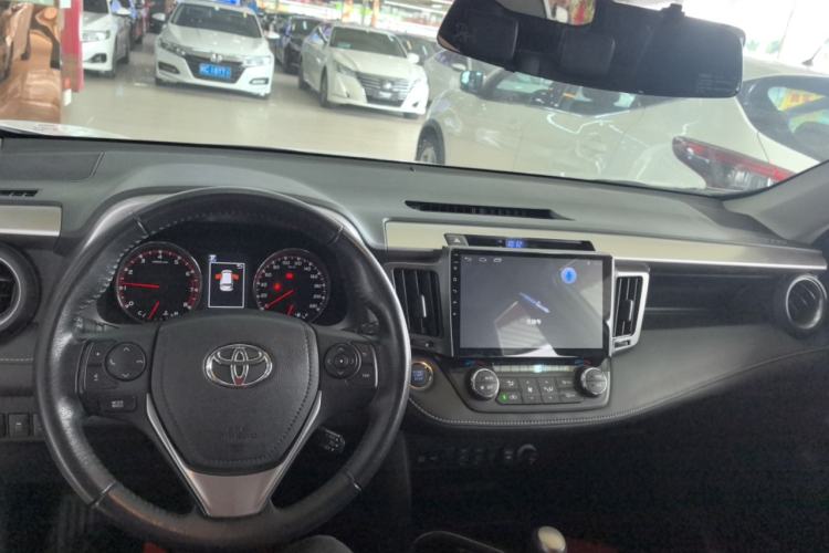 Used Toyota RAV4 2019 2.0L CVT Two-Wheel Drive ZhiShang Version China VI Standard Interior 2