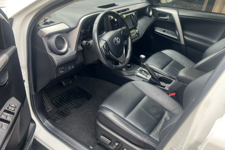 Used Toyota RAV4 2019 2.0L CVT Two-Wheel Drive ZhiShang Version China VI Standard Interior 2