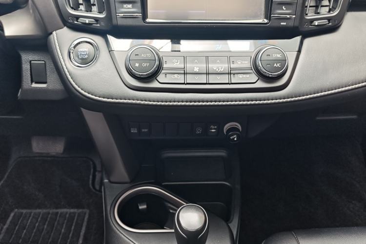 Used Toyota RAV4 2019 2.0L CVT Two-Wheel Drive Fashion X Limited Edition China VI Standard Interior 2