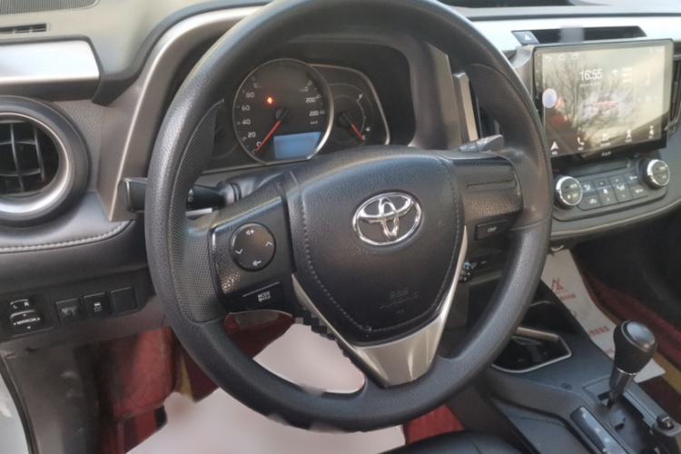 Used Toyota RAV4 2019 2.0L CVT Two-Wheel Drive Pioneer Edition China VI Standard Interior 3