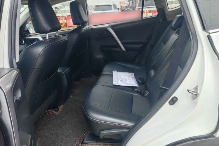 Used Toyota RAV4 2019 2.0L CVT Two-Wheel Drive Pioneer Edition China V Standard Interior 3