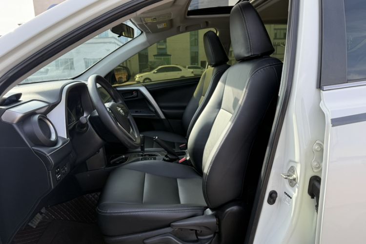Used Toyota RAV4 2019 2.0L CVT Two-Wheel Drive Pioneer Edition China V Standard Interior 3