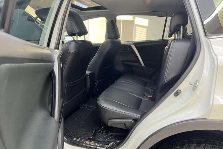 Used Toyota RAV4 2019 2.0L CVT Two-Wheel Drive Pioneer Edition China V Standard Interior 3