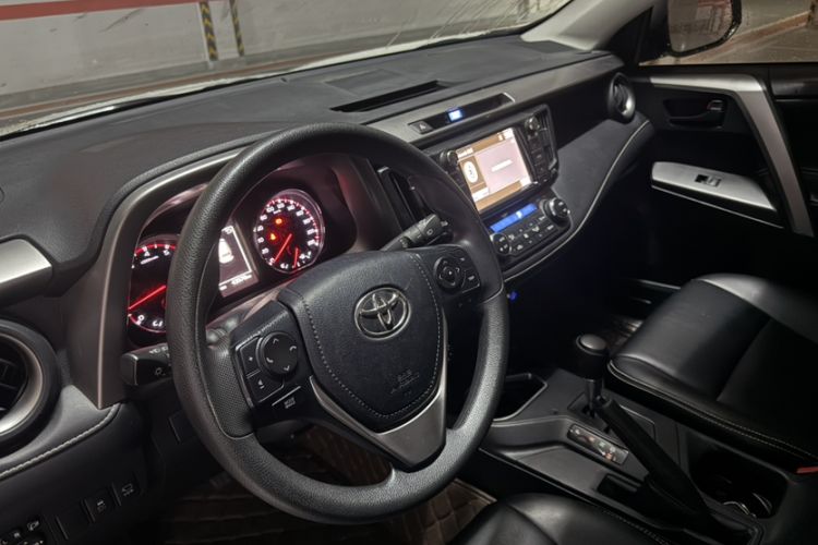Used Toyota RAV4 2019 2.0L CVT Two-Wheel Drive Fashion X Limited Edition China V Standard Interior 3