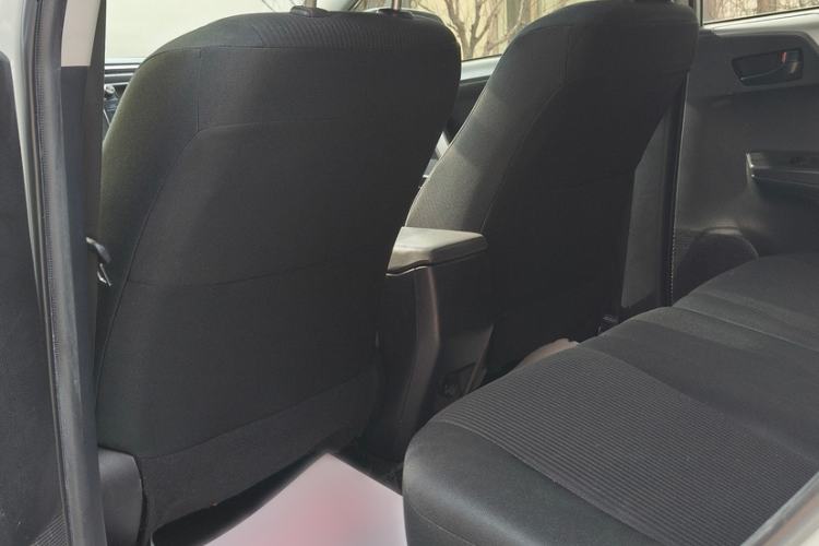 Used Toyota RAV4 2019 2.0L CVT Two-Wheel Drive Luxury Version China VI Standard Interior 3