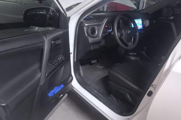 Used Toyota RAV4 2019 2.0L CVT Two-Wheel Drive Pioneer Edition China V Standard Interior 3