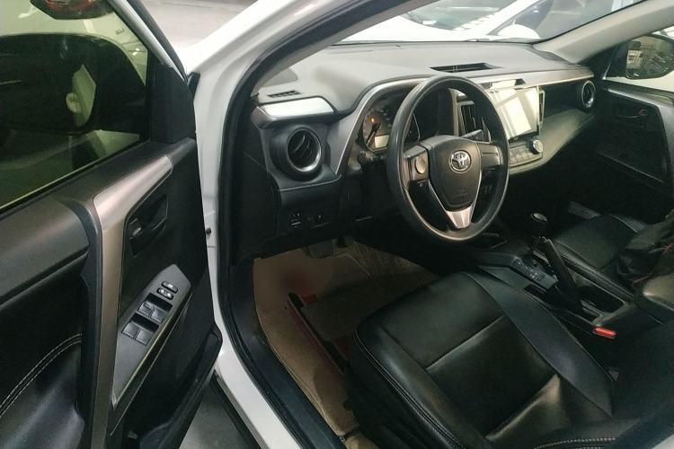 Used Toyota RAV4 2019 2.0L CVT Two-Wheel Drive Pioneer Edition China VI Standard Interior 3