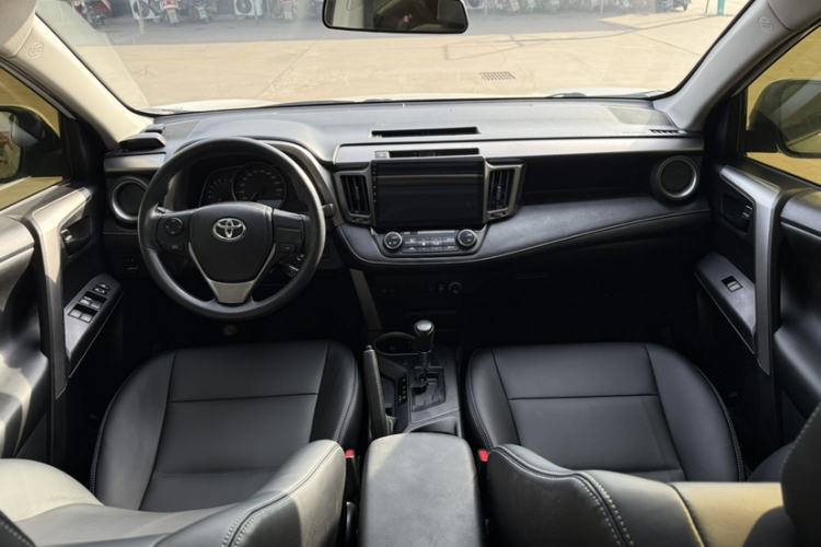 Used Toyota RAV4 2019 2.0L CVT Two-Wheel Drive Pioneer Edition China V Standard Interior 4