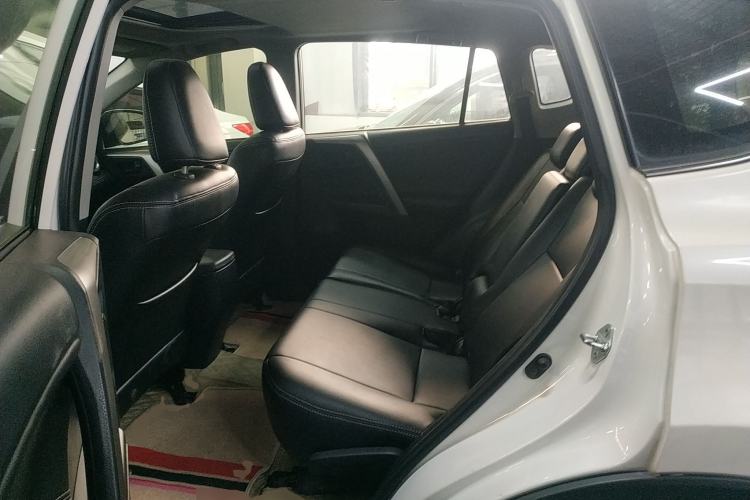 Used Toyota RAV4 2019 2.0L CVT Two-Wheel Drive Pioneer Edition China VI Standard Interior 4