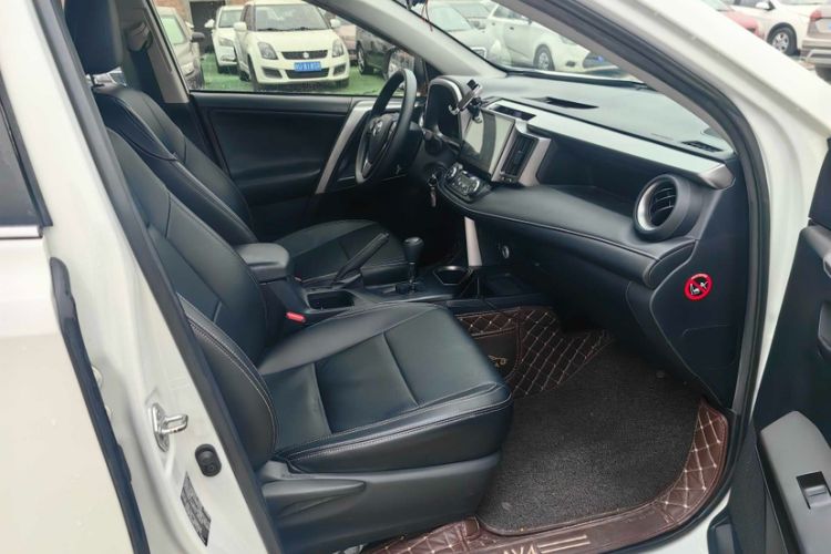 Used Toyota RAV4 2019 2.0L CVT Two-Wheel Drive Pioneer Edition China V Standard Interior 5