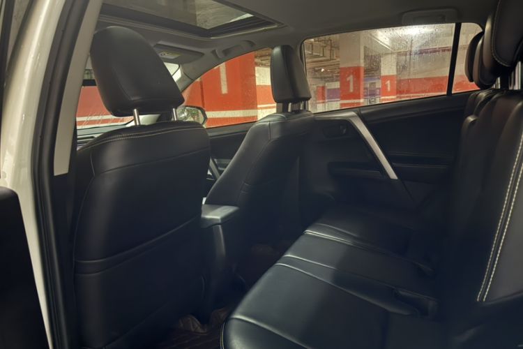 Used Toyota RAV4 2019 2.0L CVT Two-Wheel Drive Fashion X Limited Edition China V Standard Interior 5