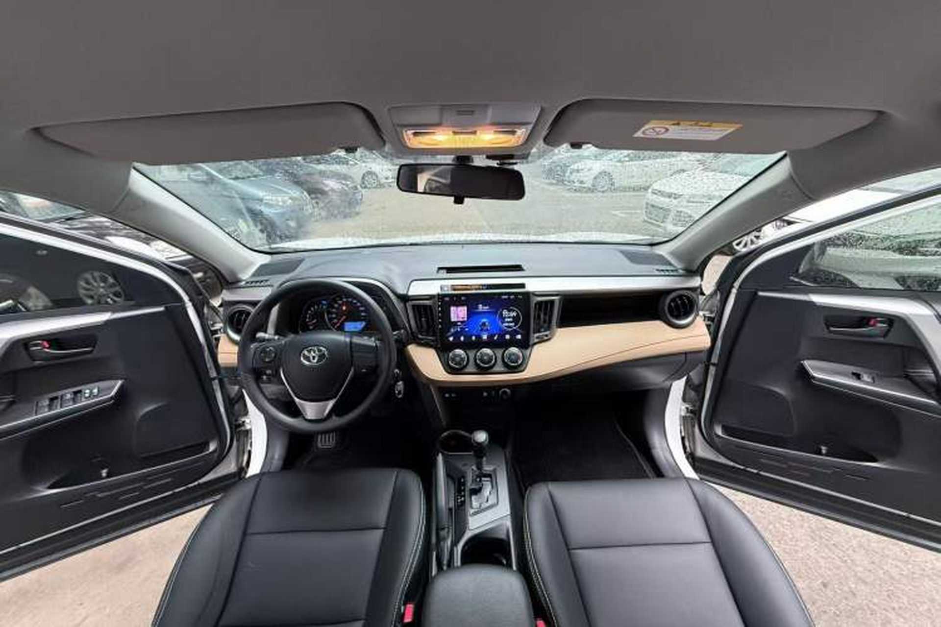 Used Toyota RAV4 2019 2.0L CVT Two-Wheel Drive Urban Edition China VI Standard Interior 5